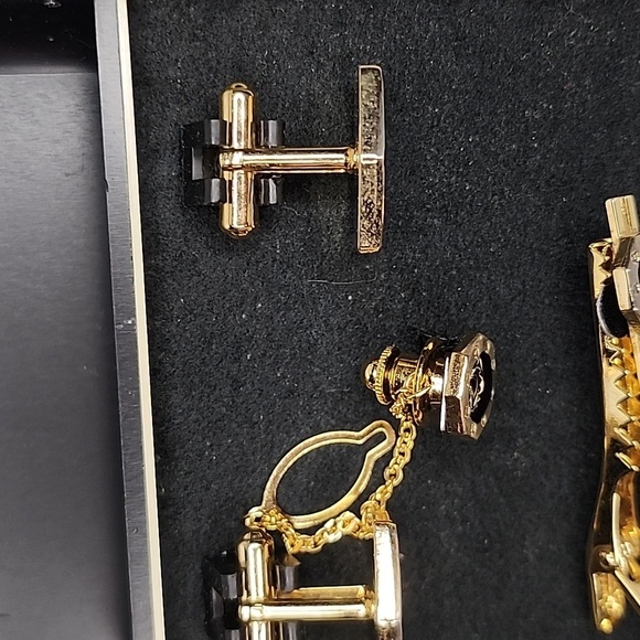 UNBRANDED CUFFLINKS SET OF 4 JAPAN MADE WITH BLACK ENAMEL - Picture 5 of 7